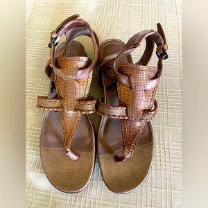 OTBT Celestial 8.5 Leather Thong Sandals